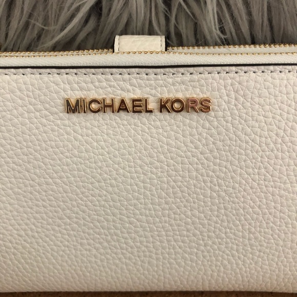 SOLD New Michael Kors Phone Wallet Clutch - Picture 2 of 5